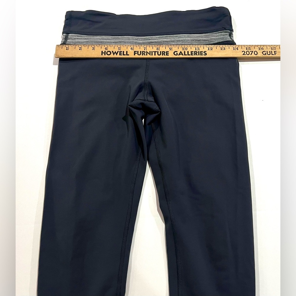Lululemon Navy Gray Crop Running Leggings Reflective Trim Zip Pocket Size 6 - Picture 7 of 12